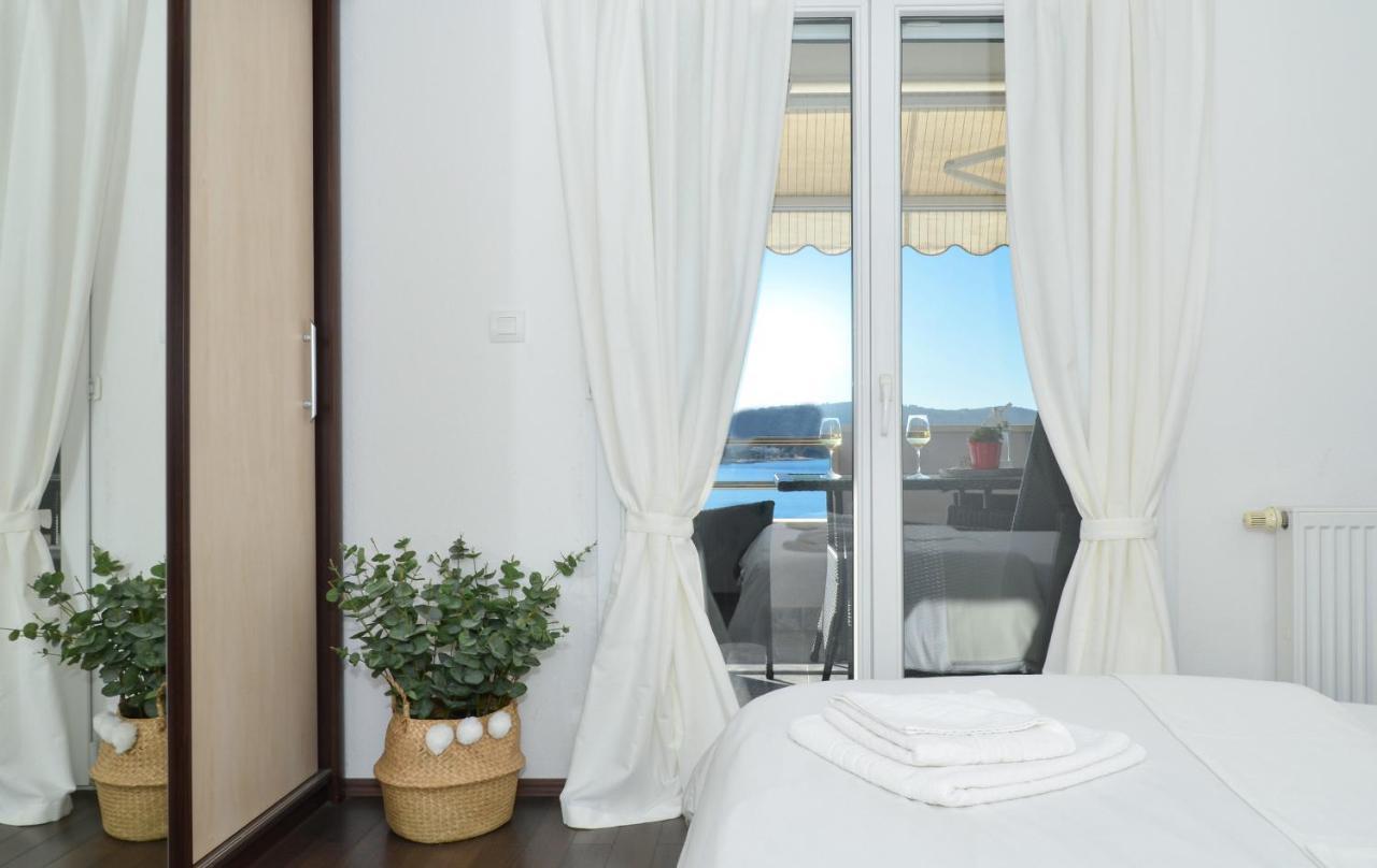 Copacabana Beach Apartments Trogir Eksteriør billede