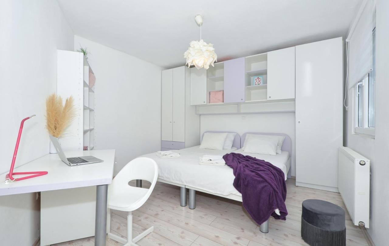 Copacabana Beach Apartments Trogir Eksteriør billede