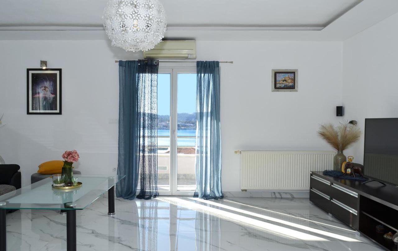 Copacabana Beach Apartments Trogir Eksteriør billede