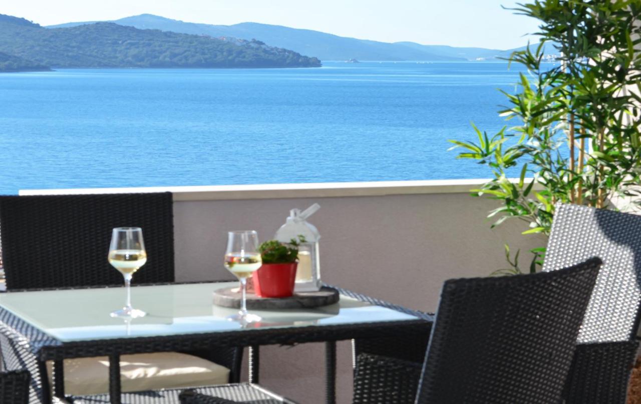 Copacabana Beach Apartments Trogir Eksteriør billede
