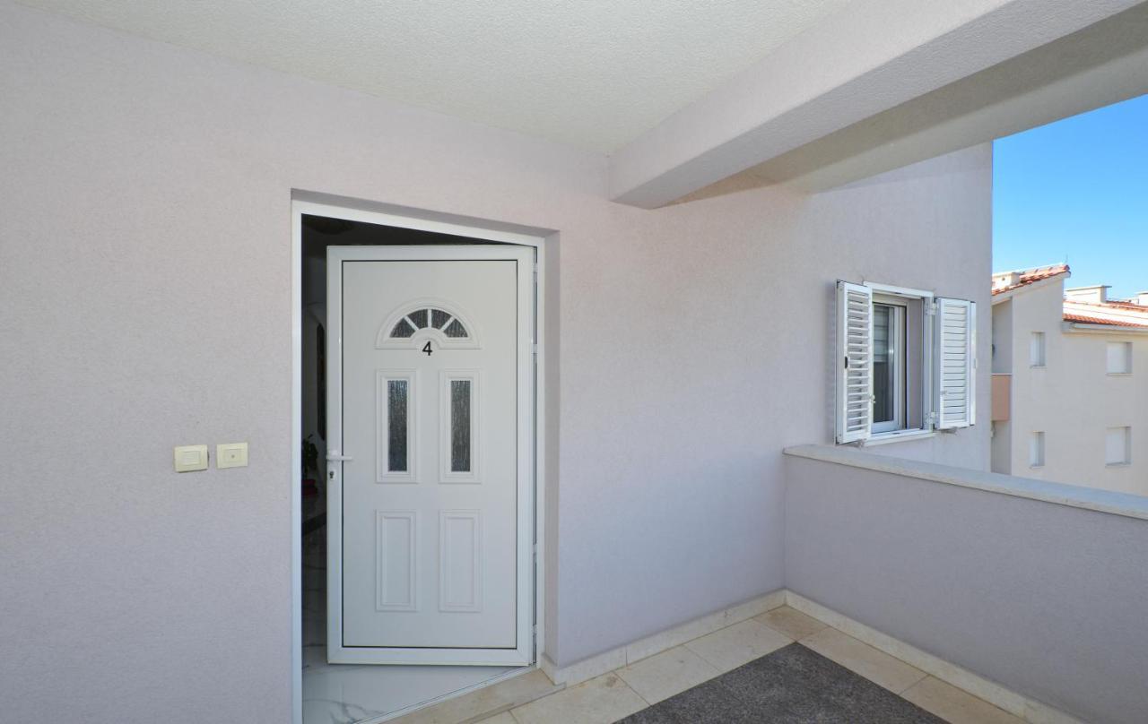 Copacabana Beach Apartments Trogir Eksteriør billede