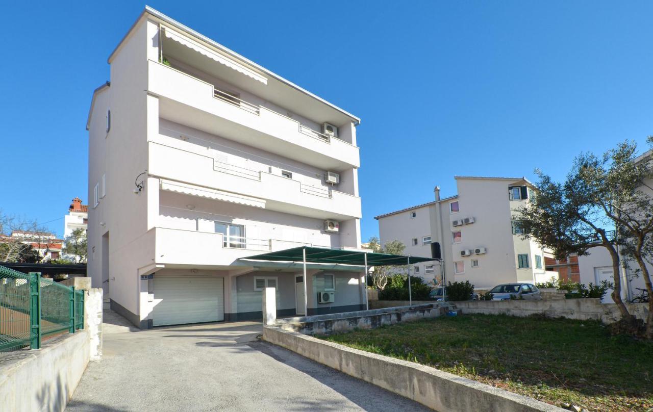 Copacabana Beach Apartments Trogir Eksteriør billede